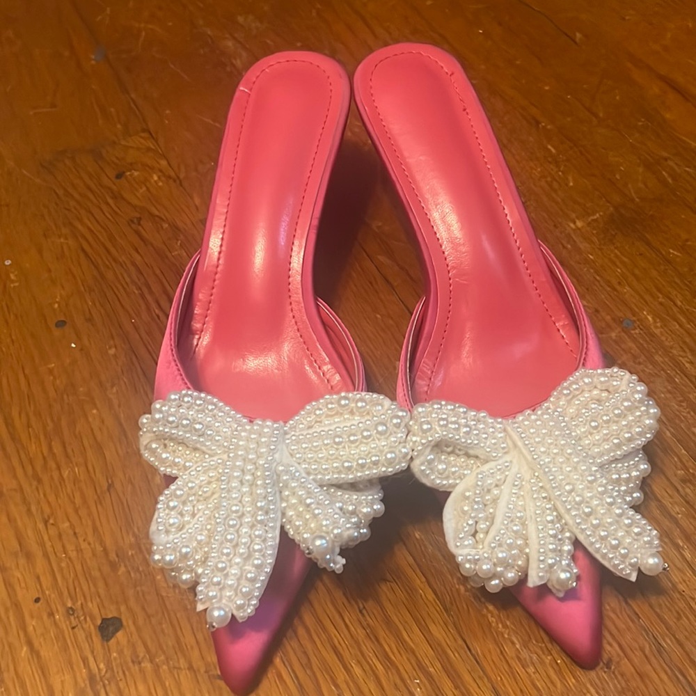 Pink shoes with pearl bows , never worn, great condition